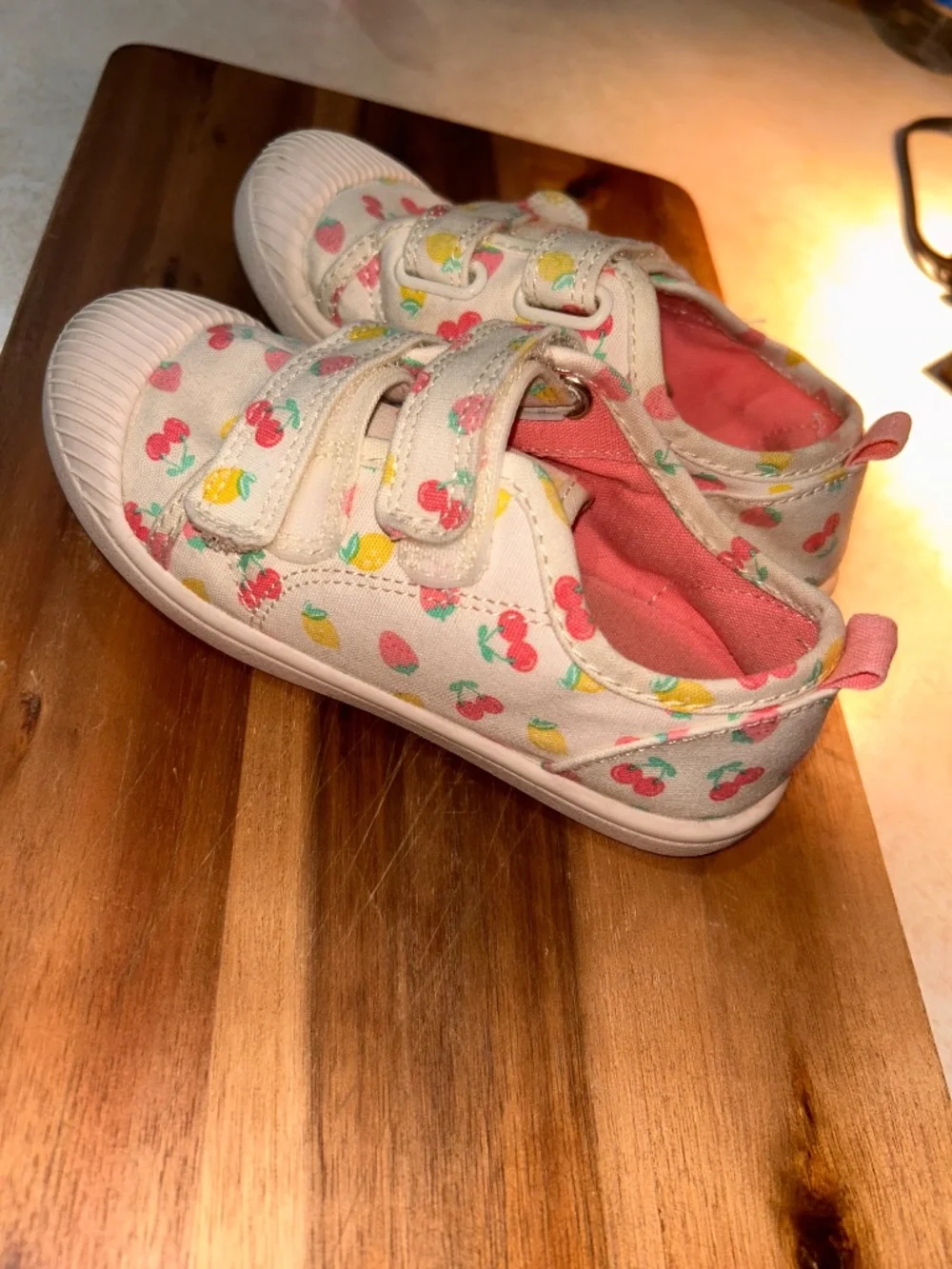 5 pair of size 10c girls shoes bundle
